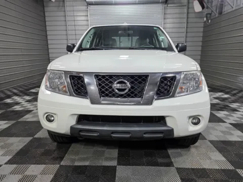 Another view of 2017 Nissan Frontier SV V6 4WD Crew Cab Pickup Truck w/Value Pkg for sale in Sykesville, MD at Trust Auto