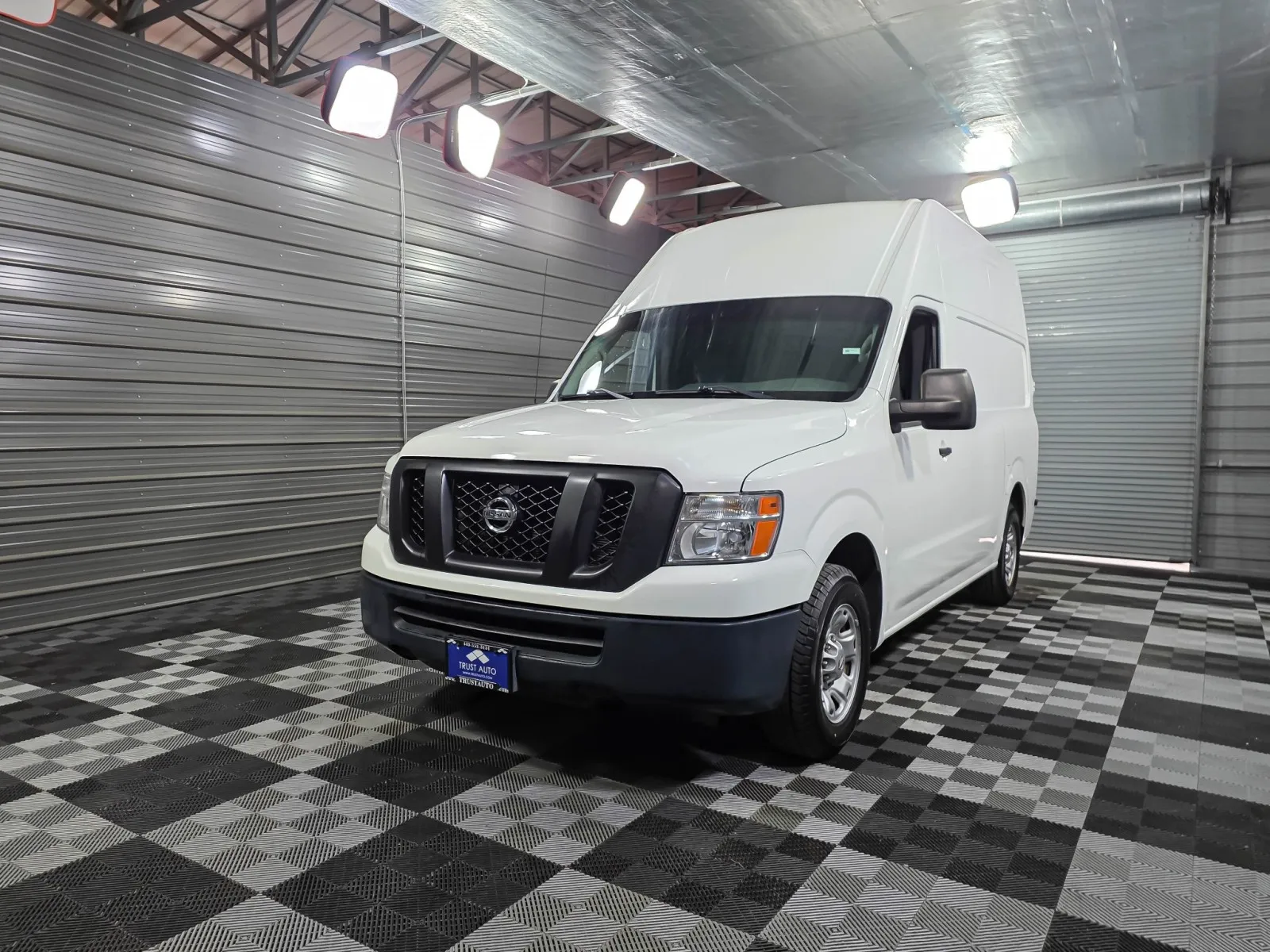 Red 2016 Nissan NV SV for sale in Sykesville, MD