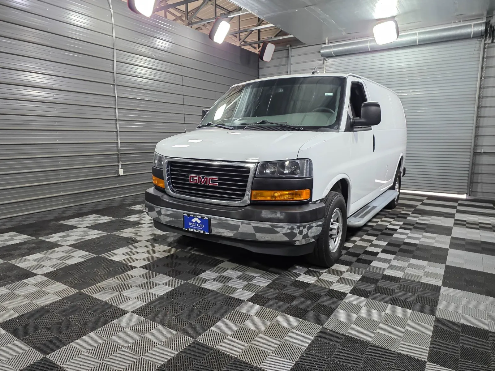 2023 GMC Savana Cargo Work Van's photo