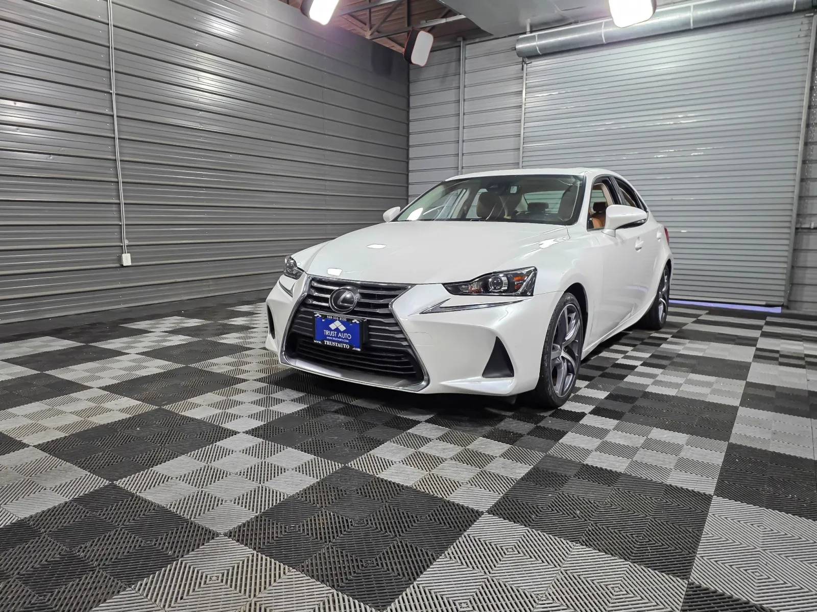 2018 Lexus IS 300's photo