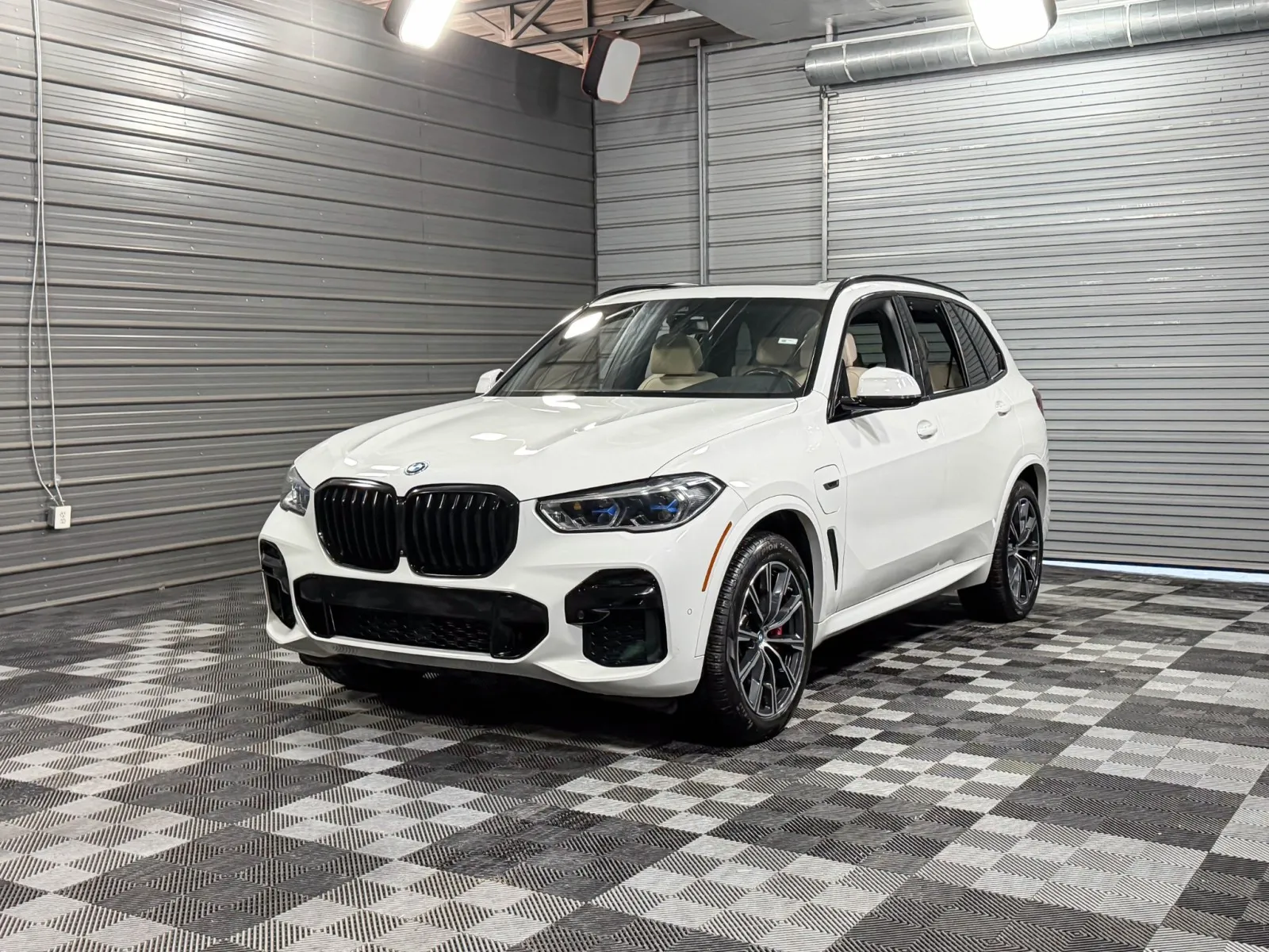 White 2022 BMW X5 xDrive45e for sale in Sykesville, MD