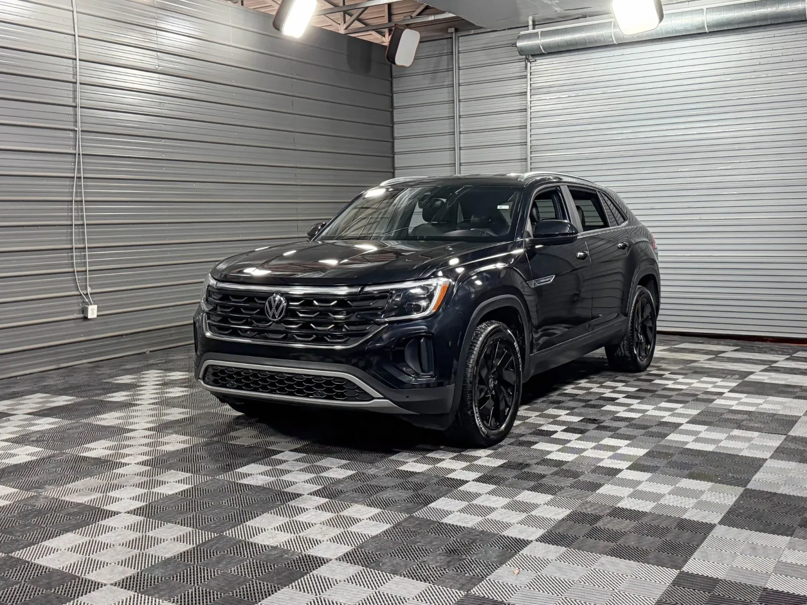 Black 2024 Volkswagen Atlas Cross Sport 2.0T SE 4MOTION AWD SUV w/Technology for sale in Sykesville, MD