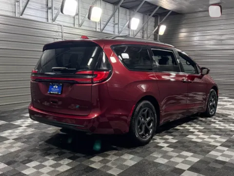 More photos of 2021 Chrysler Pacifica Hybrid Limited at Trust Auto, MD