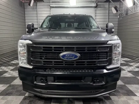 Photos of 2025 Ford Super Duty F-250 SRW Platinum for sale in Sykesville, MD at Trust Auto
