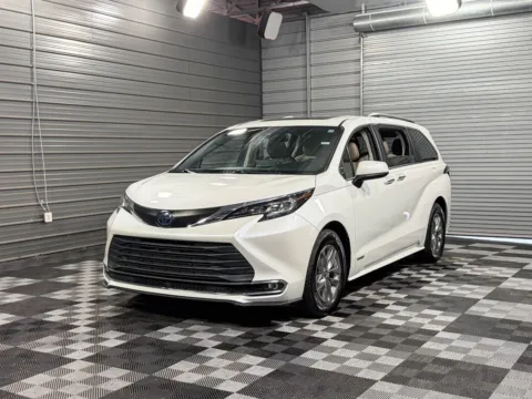 2021 Toyota Sienna XLE for sale in Sykesville, MD