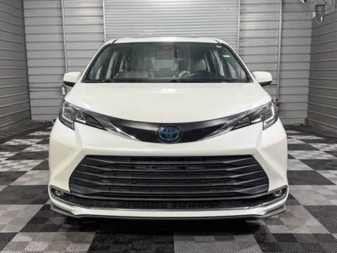 Photos of 2021 Toyota Sienna XLE for sale in Sykesville, MD at Trust Auto