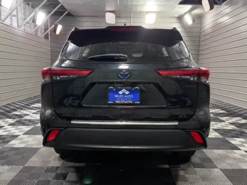 More photos of 2023 Toyota Highlander Hybrid Bronze Edition at Trust Auto, MD
