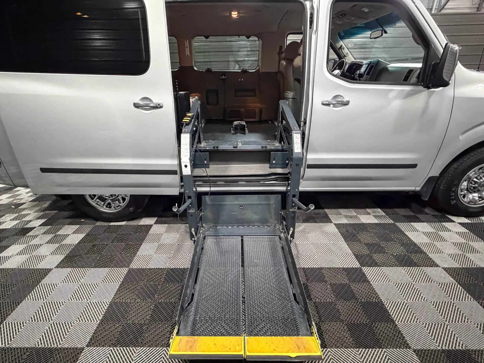 2019 Nissan NV Passenger SL - Photo 10