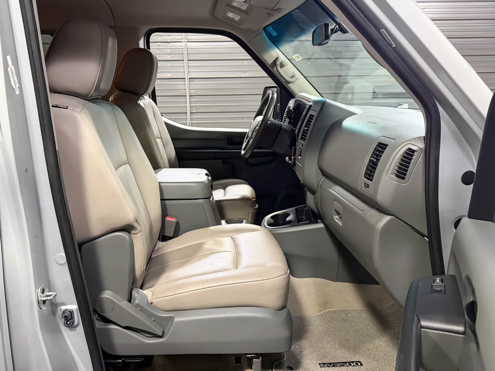 2019 Nissan NV Passenger SL - Photo 22