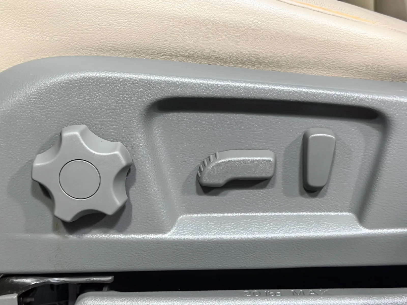2019 Nissan NV Passenger SL - Photo 34