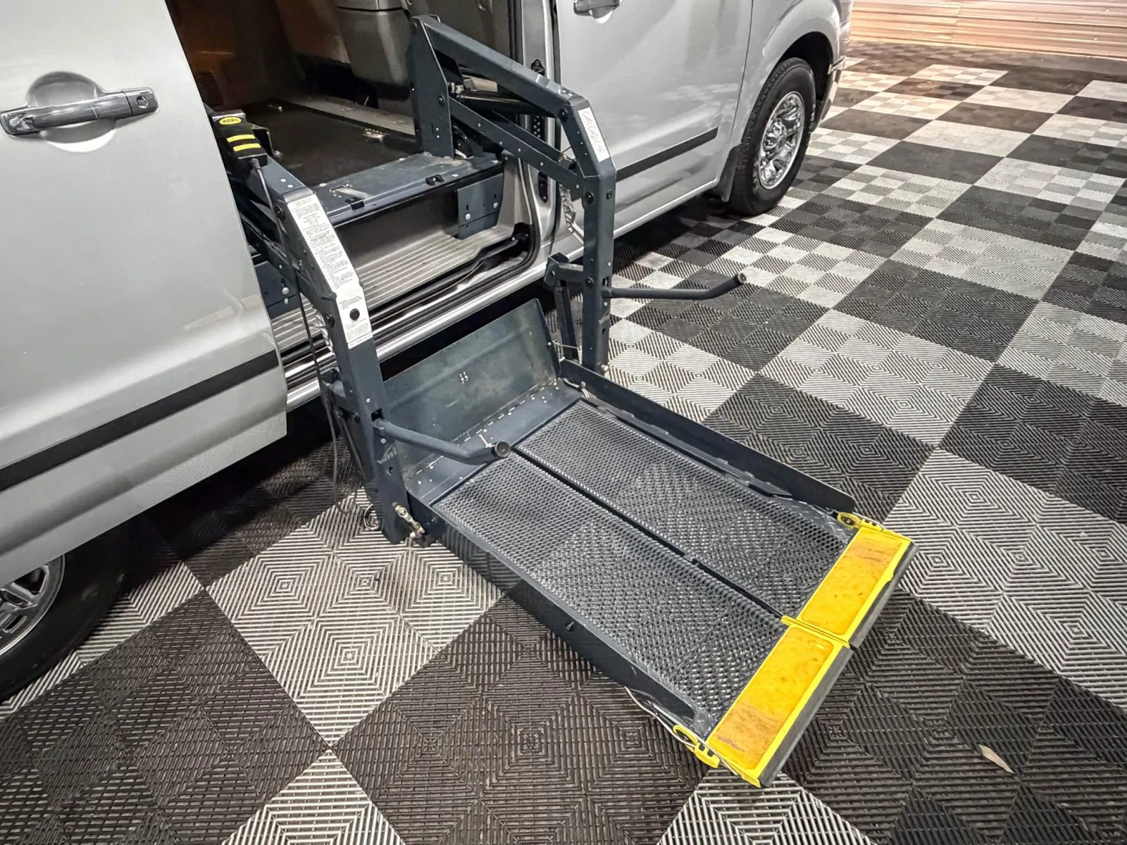 2019 Nissan NV Passenger SL - Photo 12