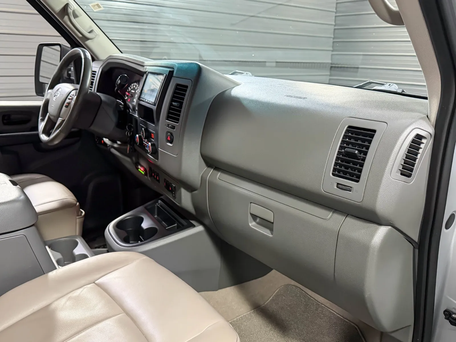 2019 Nissan NV Passenger SL - Photo 20