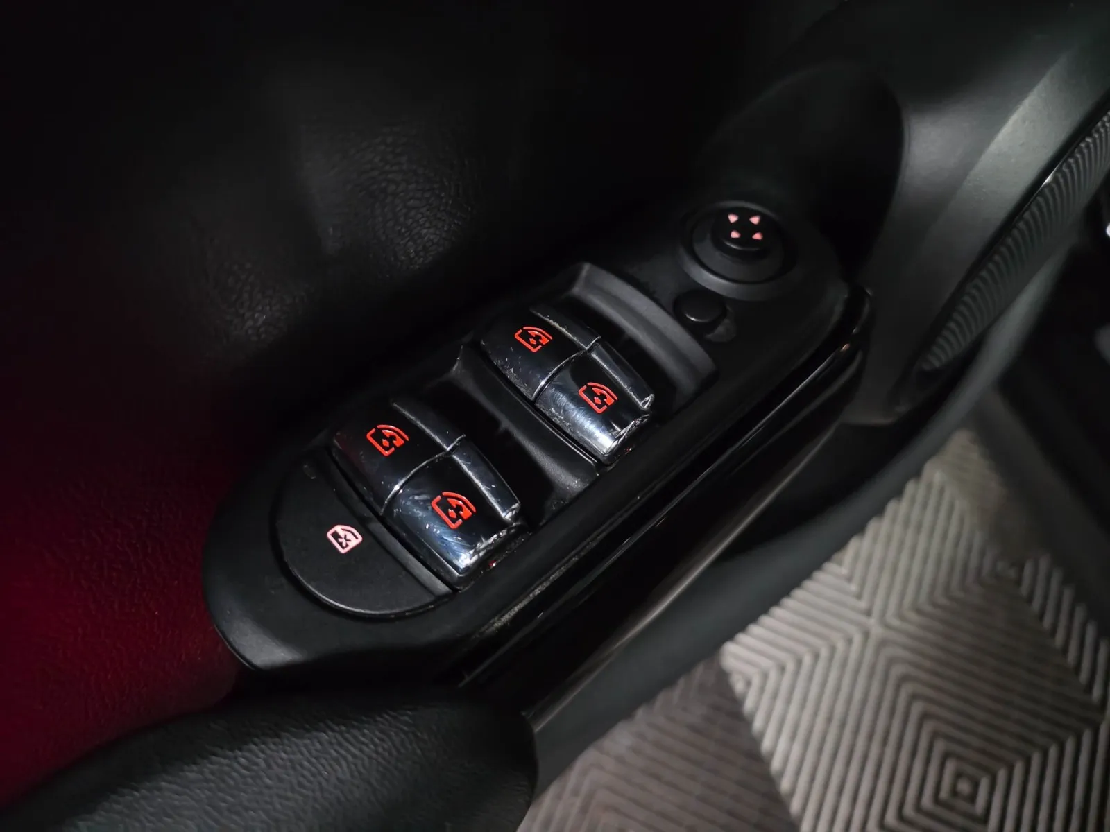 2019 MINI Hardtop 4 Door - Photo 30