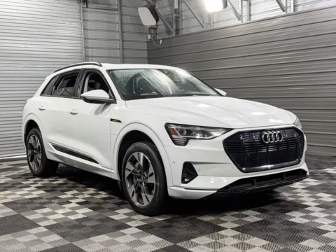 More photos of 2022 Audi e-tron Premium AWD Electric SUV w/Convenience Plus Pkg at Trust Auto, MD