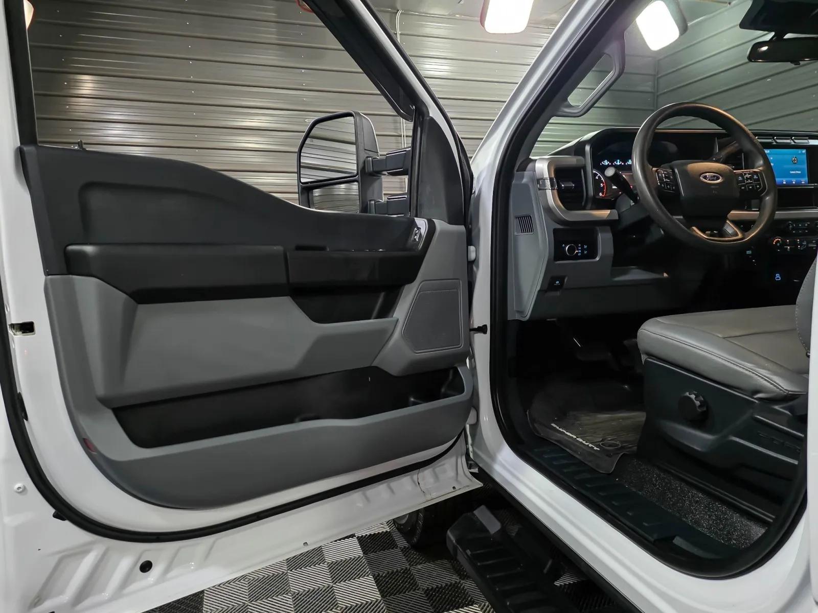 2023 Ford F-350 Super Duty Chassis Cab XL - Photo 31