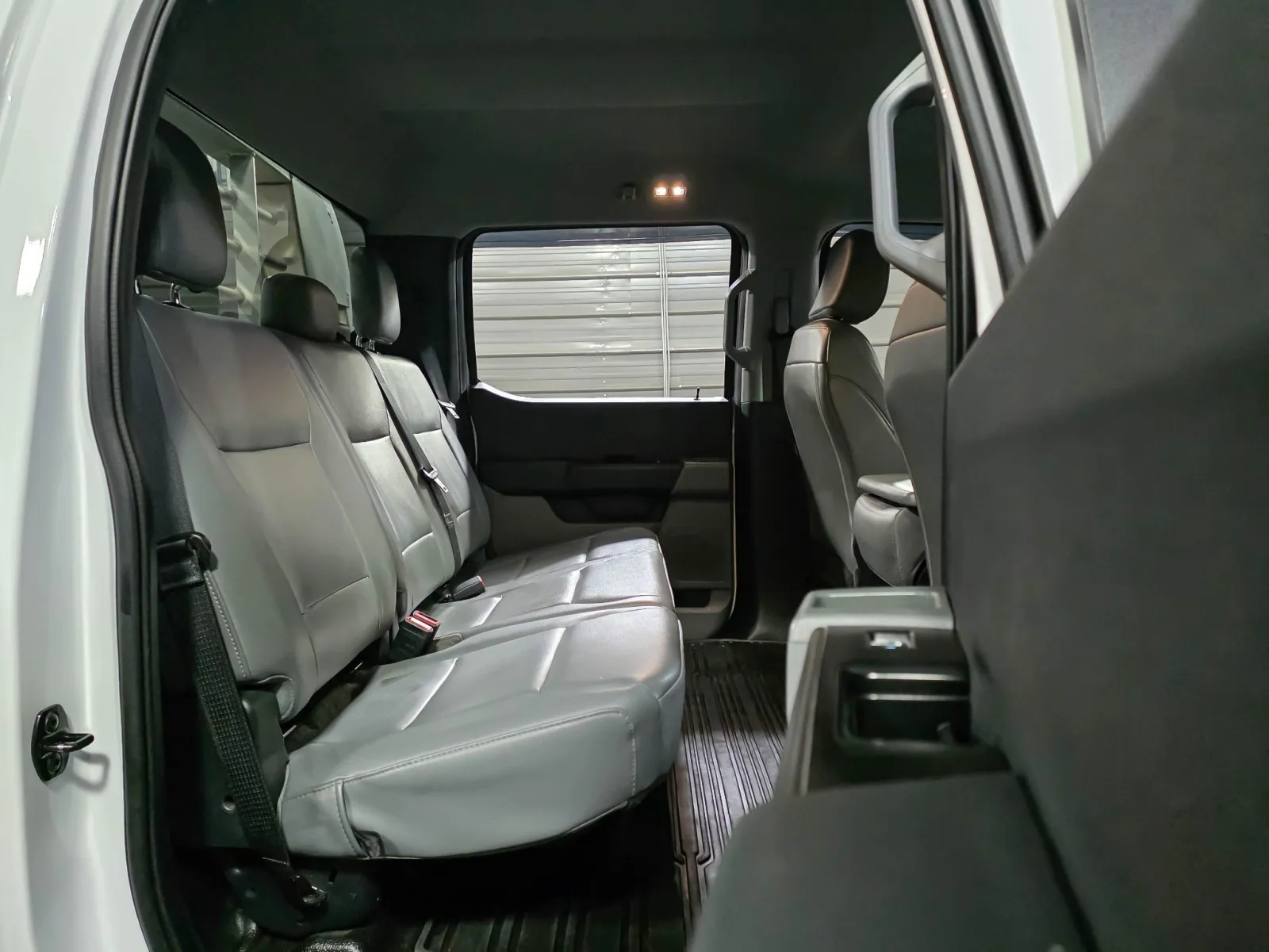 2023 Ford F-350 Super Duty Chassis Cab XL - Photo 22
