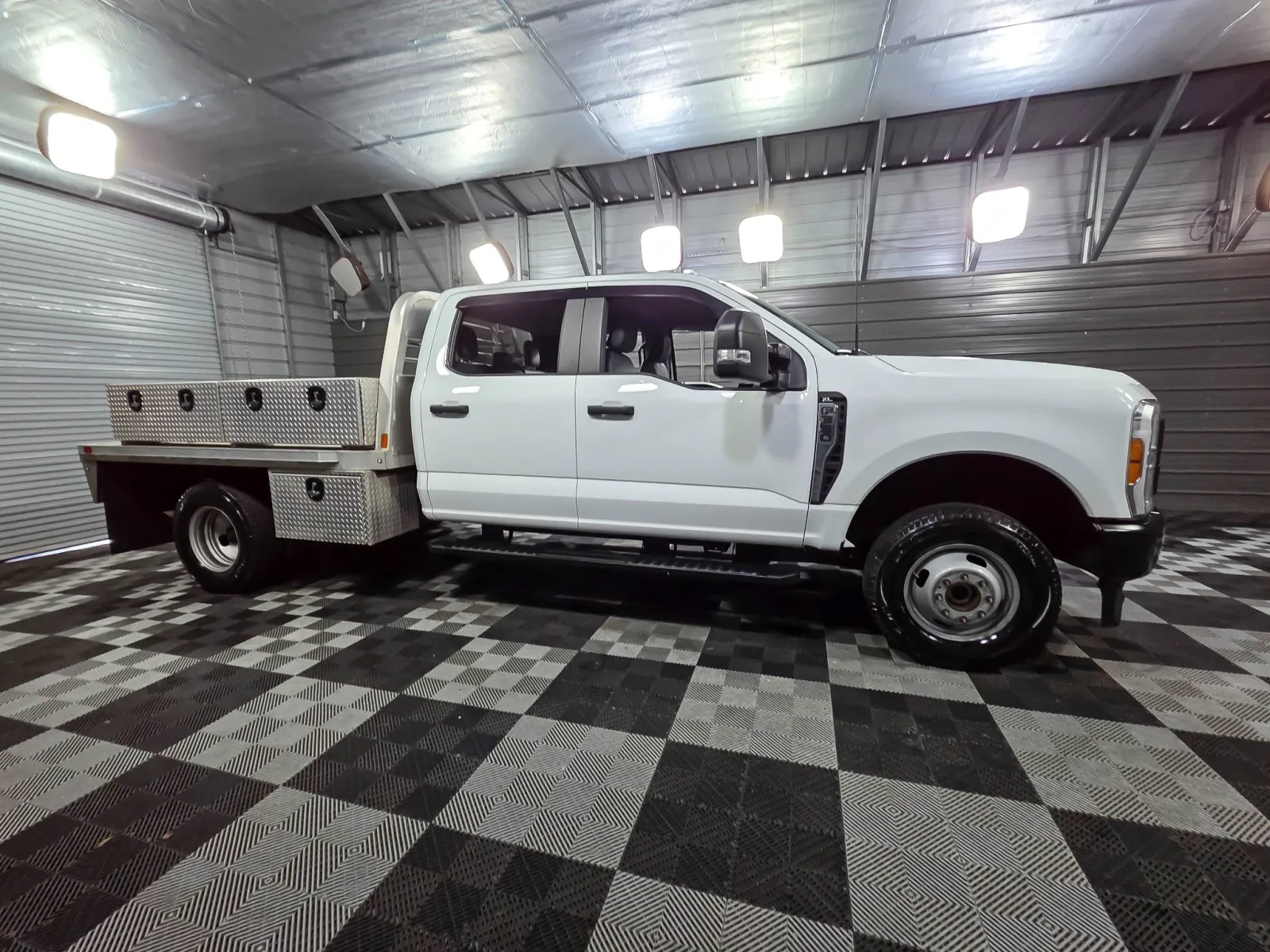 2023 Ford F-350 Super Duty Chassis Cab XL - Photo 9