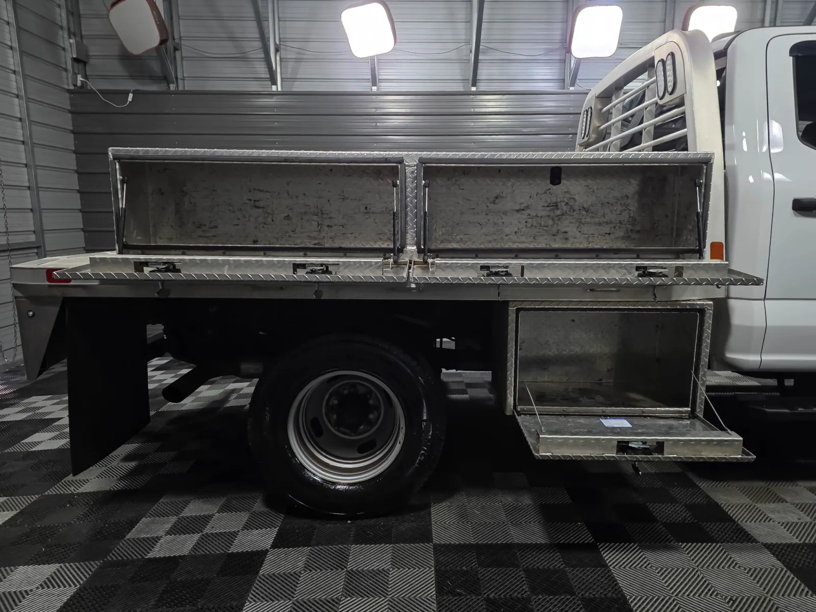 2023 Ford F-350 Super Duty Chassis Cab XL - Photo 14