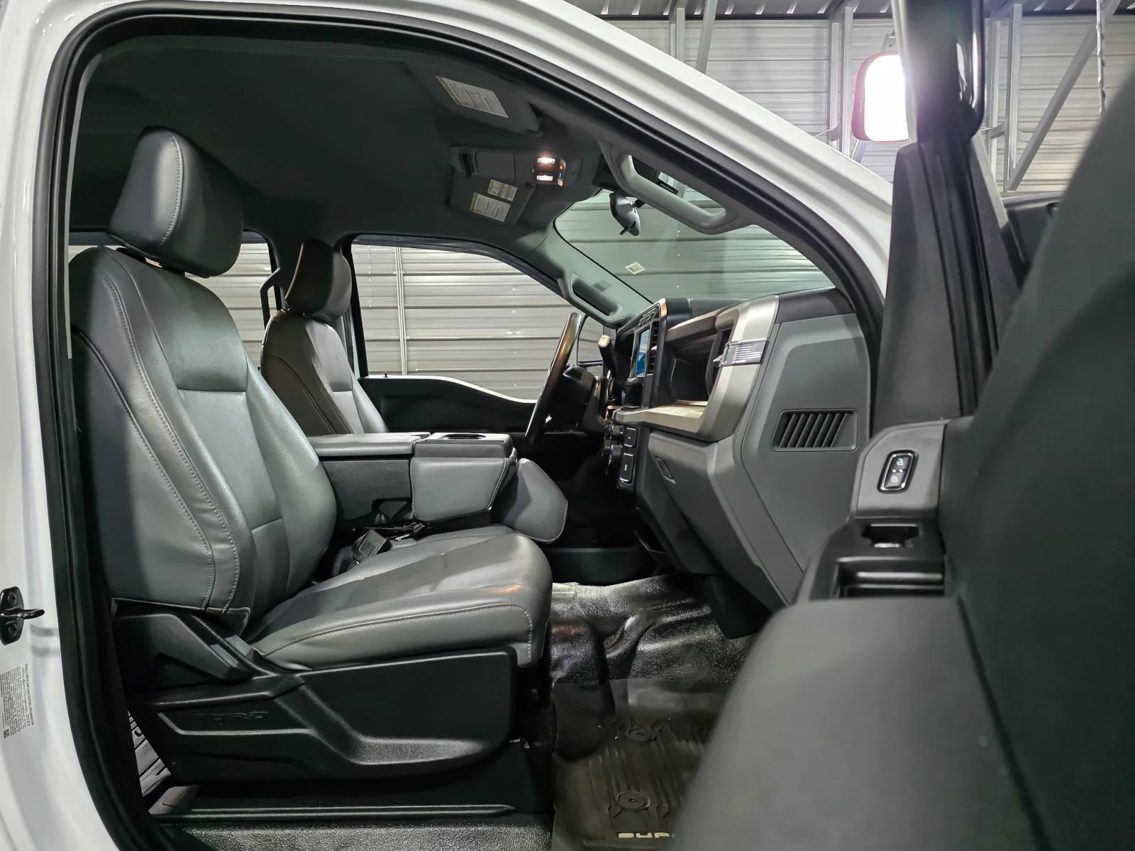 2023 Ford F-350 Super Duty Chassis Cab XL - Photo 20