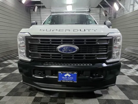 Another view of 2023 Ford Super Duty F-350 Chassis Flatbed XL 4WD DRW Crew Cab Dually Pickup Truck for sale in Sykesville, MD at Trust Auto