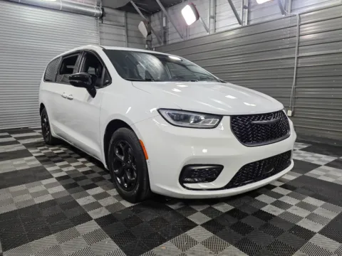 Another view of 2024 Chrysler Pacifica Hybrid Select for sale in Sykesville, MD at Trust Auto