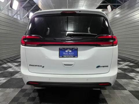 More photos of 2024 Chrysler Pacifica Hybrid Select at Trust Auto, MD