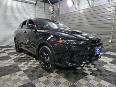 More photos of 2024 Dodge Hornet R/T Plus eAWD Hybrid-Electric Luxury SUV w/Tech Pack Plus/Blacktop Pkgs at Trust Auto, MD
