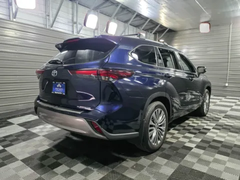 More photos of 2024 Toyota Highlander Platinum at Trust Auto, MD
