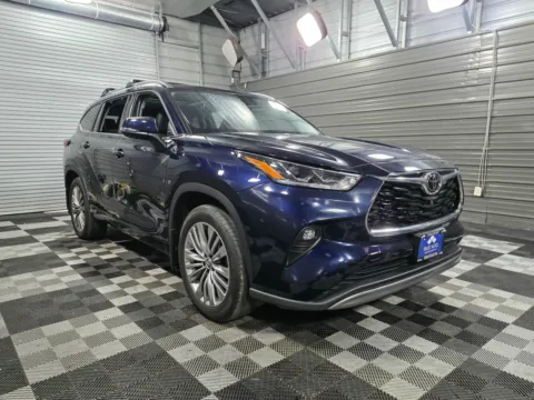 Another view of 2024 Toyota Highlander Platinum for sale in Sykesville, MD at Trust Auto