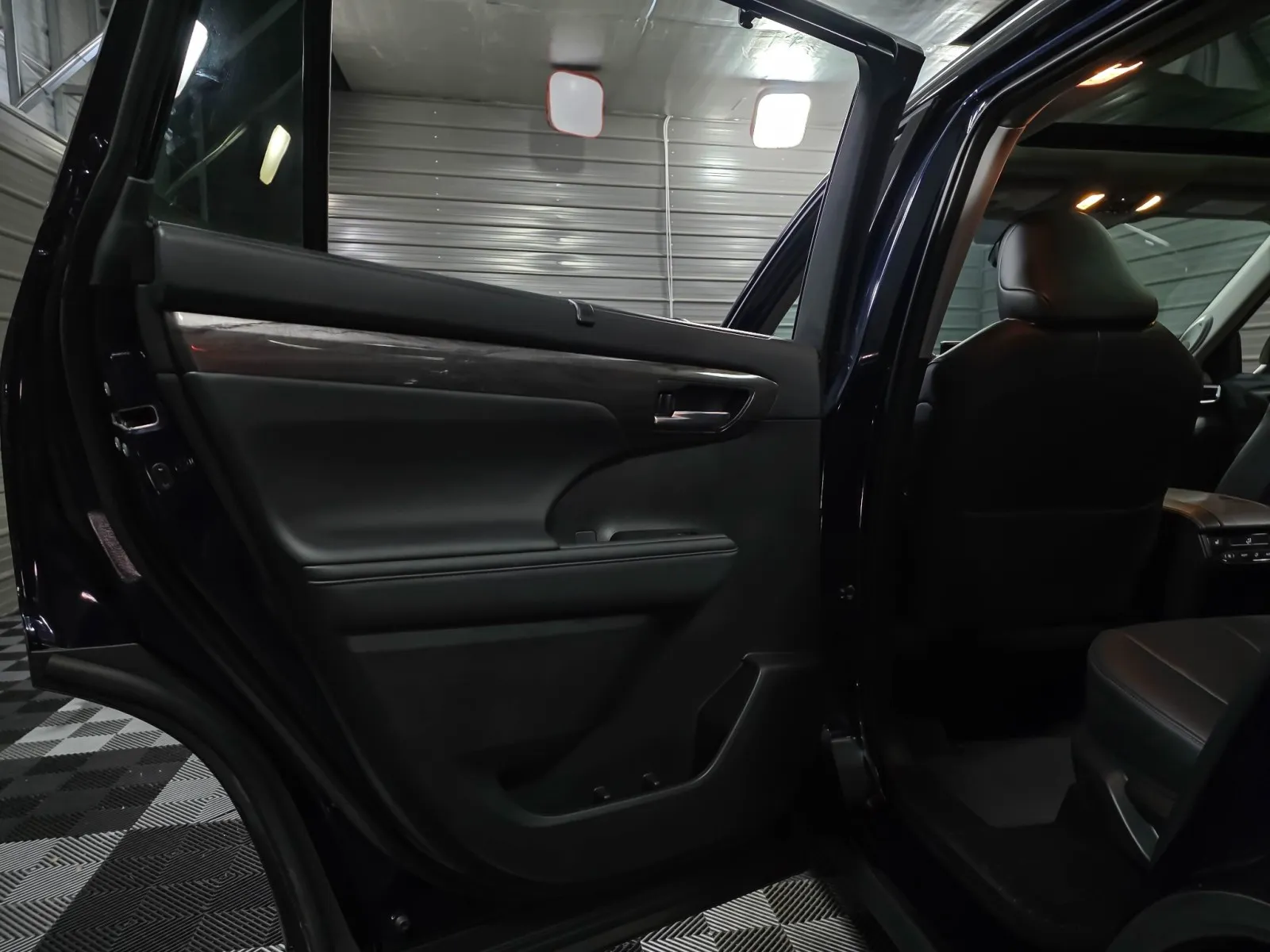 2024 Toyota Highlander Platinum - Photo 38