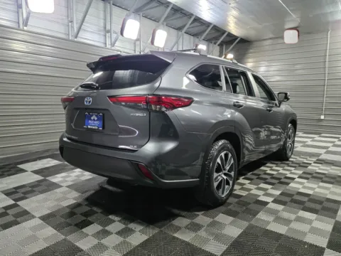 More photos of 2023 Toyota Highlander Hybrid Platinum at Trust Auto, MD