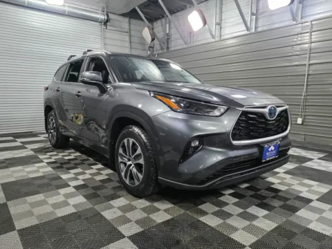 Another view of 2023 Toyota Highlander Hybrid Platinum for sale in Sykesville, MD at Trust Auto