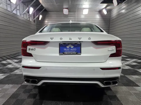 More photos of 2022 Volvo S60 Recharge Plug-In Hybrid Inscription at Trust Auto, MD