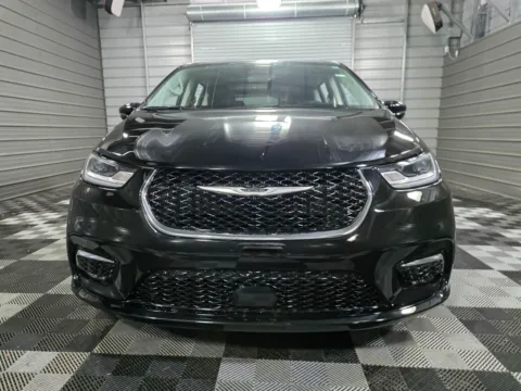 Photos of 2024 Chrysler Pacifica Touring L for sale in Sykesville, MD at Trust Auto