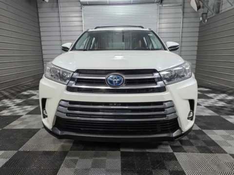 Photos of 2019 Toyota Highlander Hybrid Limited for sale in Sykesville, MD at Trust Auto