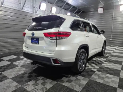 More photos of 2019 Toyota Highlander Hybrid Limited Platinum AWD 7-Passenger SUV at Trust Auto, MD