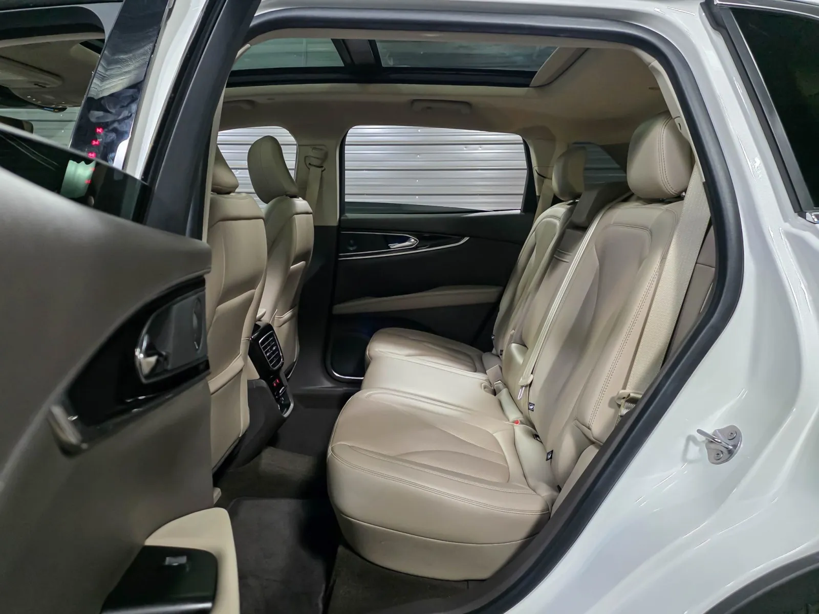 Photos of 2021 Lincoln Nautilus Reserve AWD 2.7L V6 Twin-Turbo SUV for sale in Sykesville, MD at Trust Auto