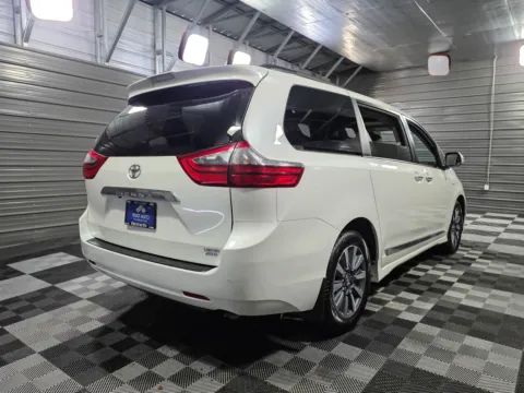 More photos of 2020 Toyota Sienna XLE at Trust Auto, MD
