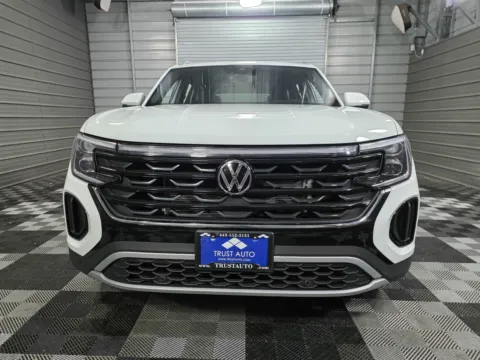 Another view of 2024 Volkswagen Atlas Cross Sport 2.0T SE 4MOTION AWD SUV w/Technology for sale in Sykesville, MD at Trust Auto