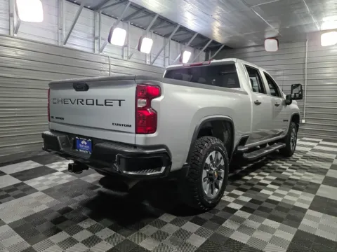 More photos of 2022 Chevrolet Silverado 2500HD Custom 4WD Crew Cab 6-Pass 6.6L V8 Pickup Truck w/Custom Value Pkg at Trust Auto, MD