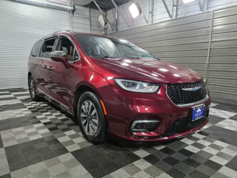 More photos of 2021 Chrysler Pacifica Hybrid Limited 7-Passenger Minivan/Van w/Theater Family/Premium/ at Trust Auto, MD