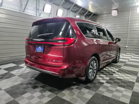 More photos of 2021 Chrysler Pacifica Hybrid Limited 7-Passenger Minivan/Van w/Theater Family/Premium/ at Trust Auto, MD