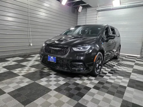 2023 Chrysler Pacifica Hybrid Touring L for sale in Sykesville, MD