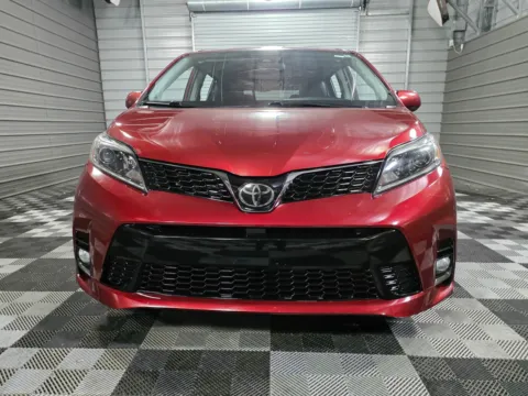 Another view of 2019 Toyota Sienna SE Premium AWD 7-Passenger Minivan/Van w/Rear Entertainment Syst for sale in Sykesville, MD at Trust Auto