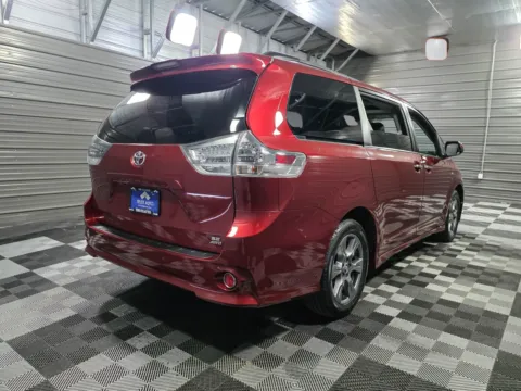 More photos of 2019 Toyota Sienna SE Premium AWD 7-Passenger Minivan/Van w/Rear Entertainment Syst at Trust Auto, MD