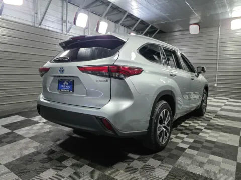 More photos of 2021 Toyota Highlander Hybrid XLE at Trust Auto, MD