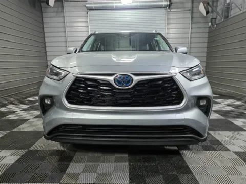 Photos of 2021 Toyota Highlander Hybrid XLE for sale in Sykesville, MD at Trust Auto