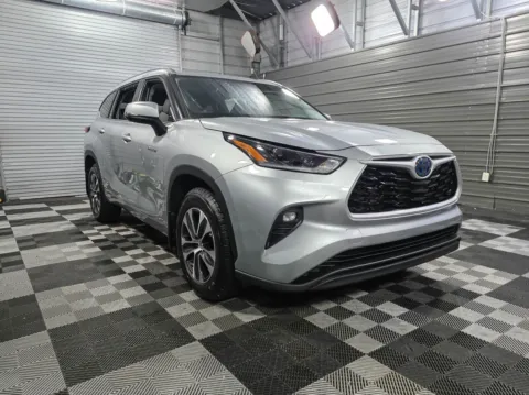 Another view of 2021 Toyota Highlander Hybrid XLE for sale in Sykesville, MD at Trust Auto