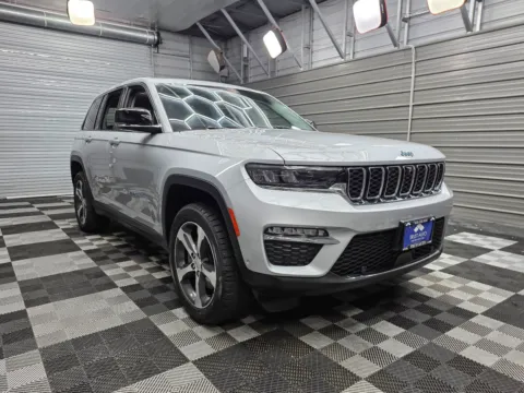 More photos of 2022 Jeep Grand Cherokee 4xe 4WD Plug-In Hybrid-Electric SUV w/Luxury Tech II Group at Trust Auto, MD