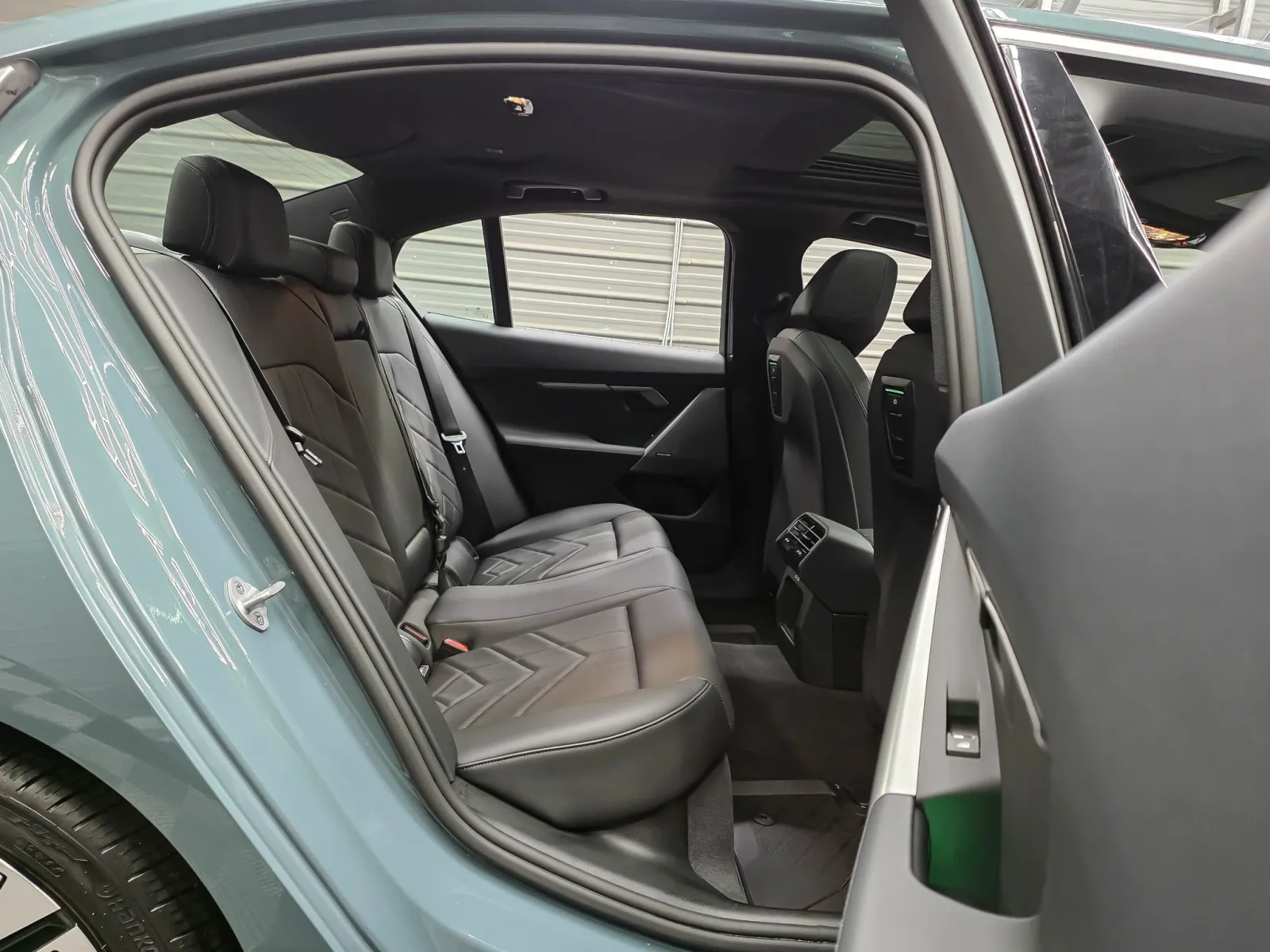 2025 BMW 5 Series 530i - Photo 16